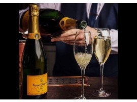 UMA NOITE ENTRE TAÇAS DE VEUVE CLICQUOT
